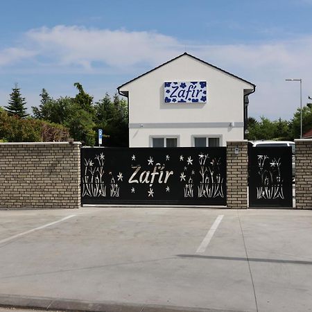 Zafir Hotel Dunajska Streda Bagian luar foto
