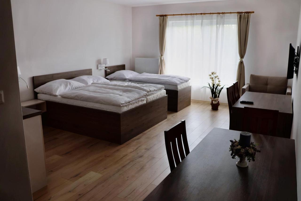 Zafir Hotel Dunajska Streda Bagian luar foto