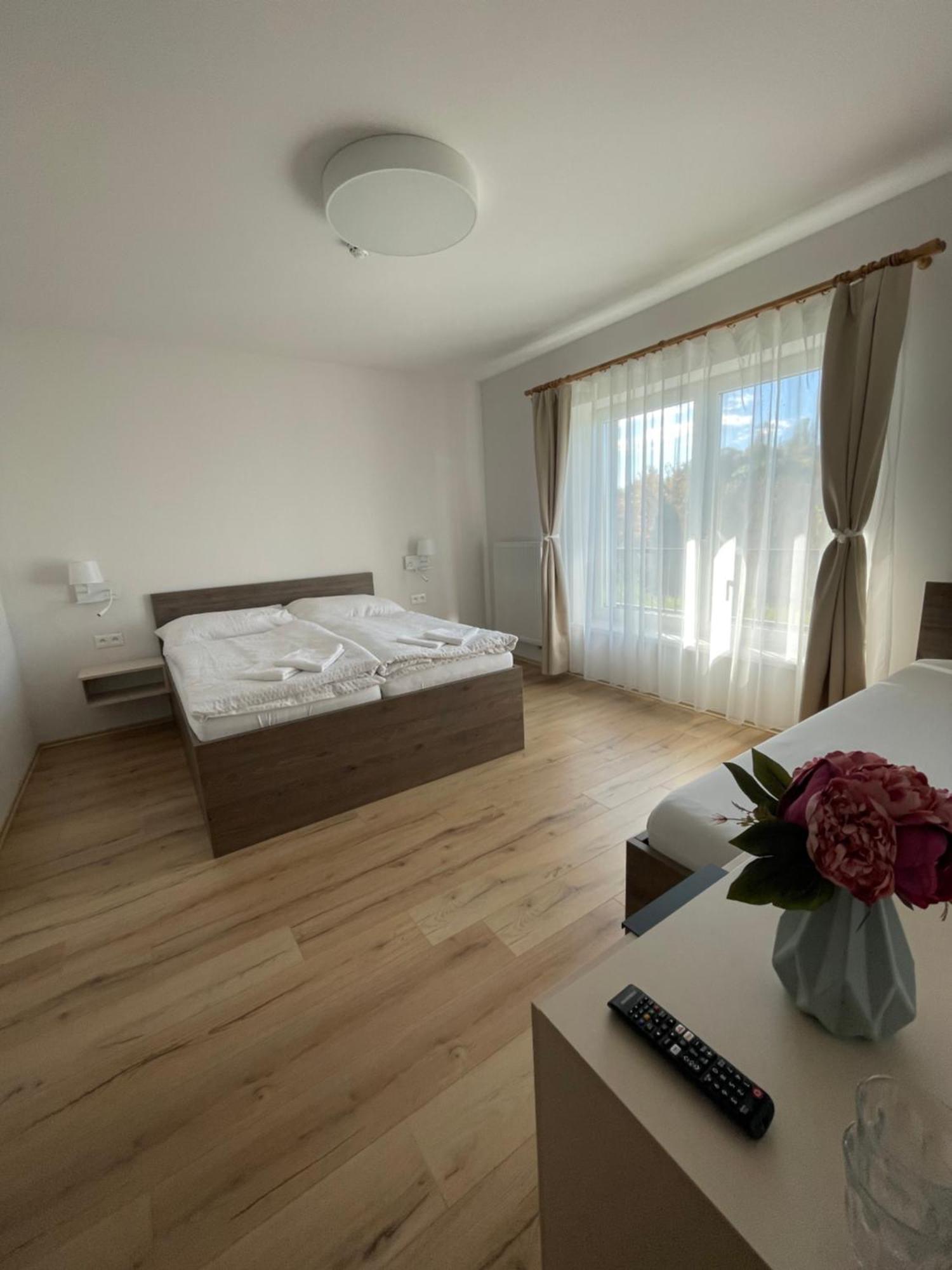 Zafir Hotel Dunajska Streda Bagian luar foto