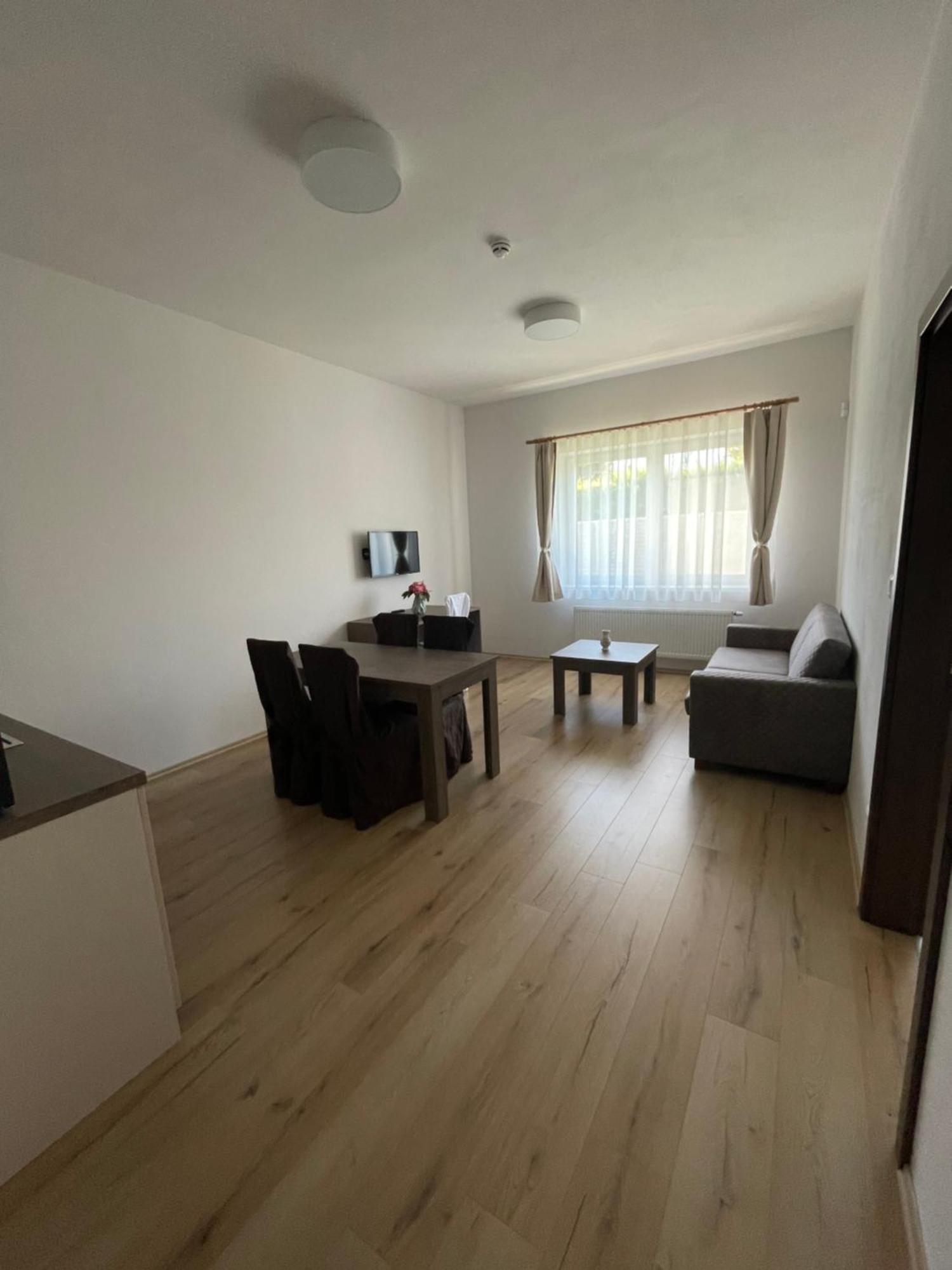 Zafir Hotel Dunajska Streda Bagian luar foto