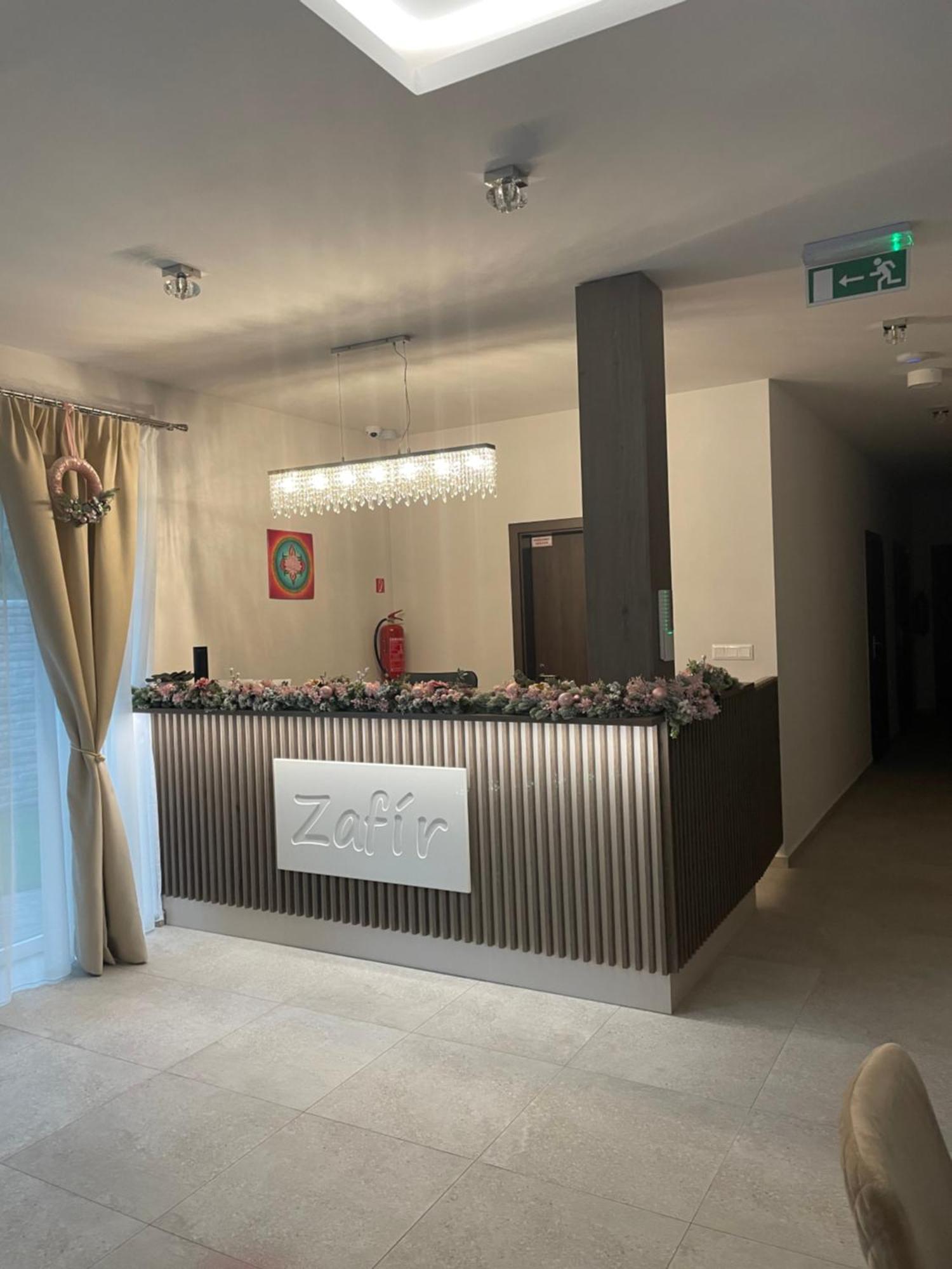 Zafir Hotel Dunajska Streda Bagian luar foto